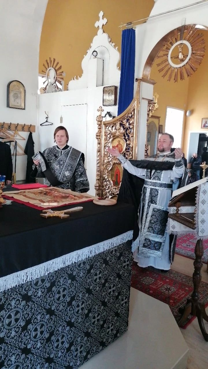 Протоиерей Александр Филиппов совершил Божественную Литургию Преждеосвященных Даров