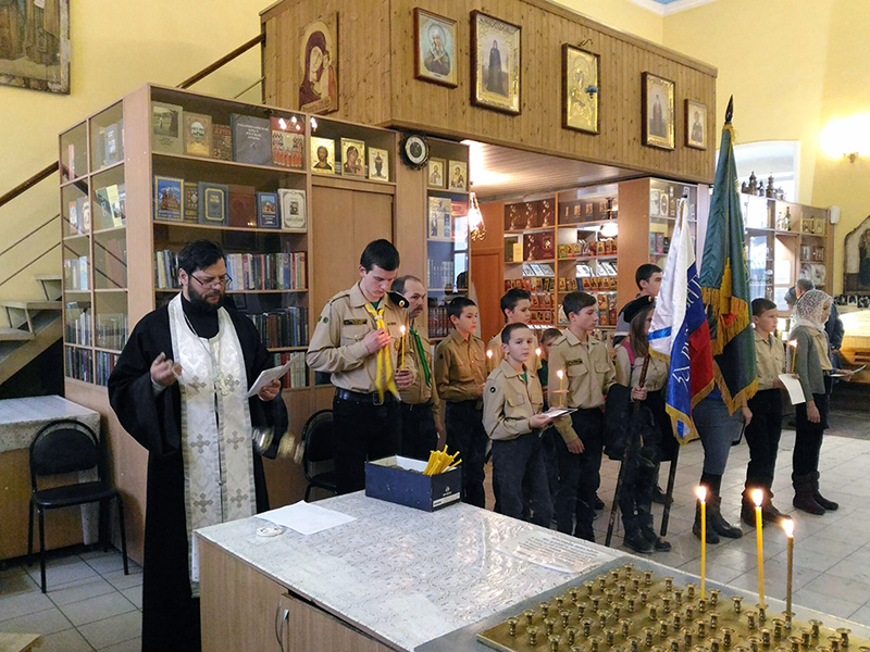 Юные добровольцы дружины "Пенза" в храме Николая Чудотворца P_20181125_125451 копия.jpg