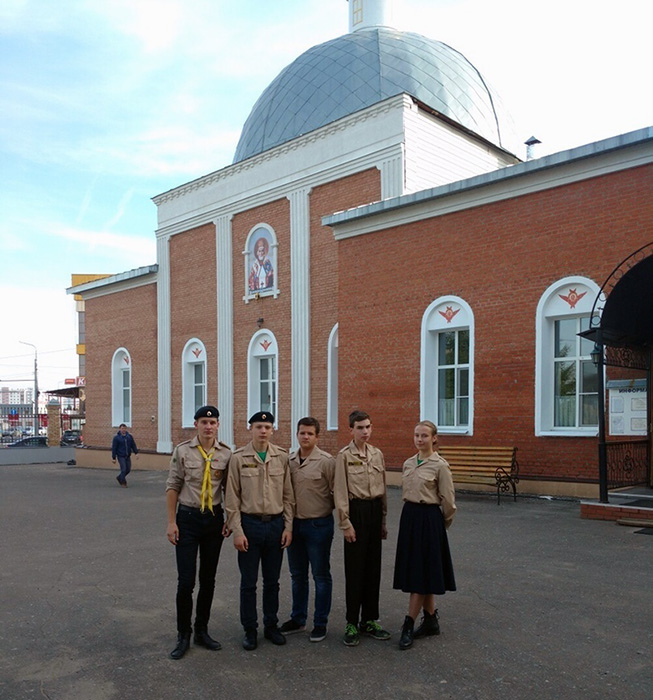 Юные добровольцы дружины "Пенза" в храме Николая Чудотворца EQN4xMrBQ2Y копия.jpg