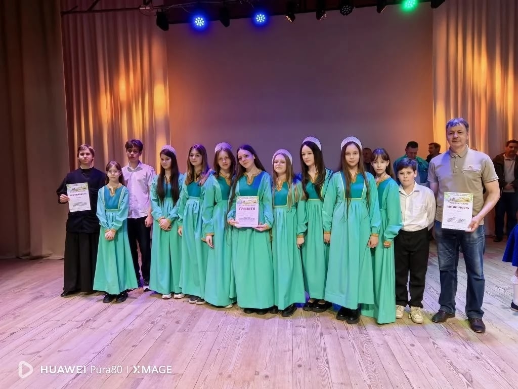 Молодежный хор "Никольские голоса" и звонари храма на фестивале "Троицкие перезвоны" в Шемышейке 31 мая 2026 года Молодежный хор "Никольские голоса" и звонари храма на фестивале "Троицкие перезвоны" в Шемышейке 31 мая 2026 года