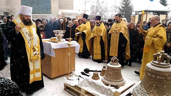 Митрополит Пензенский и Нижнеломовский Серафим (Домнин) освятил новые колокола для нашего храма 102859.jpg