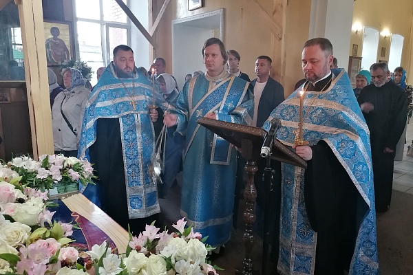 Всенощное бдение с чином Погребения Плащаницы Пресвятой Богородицы