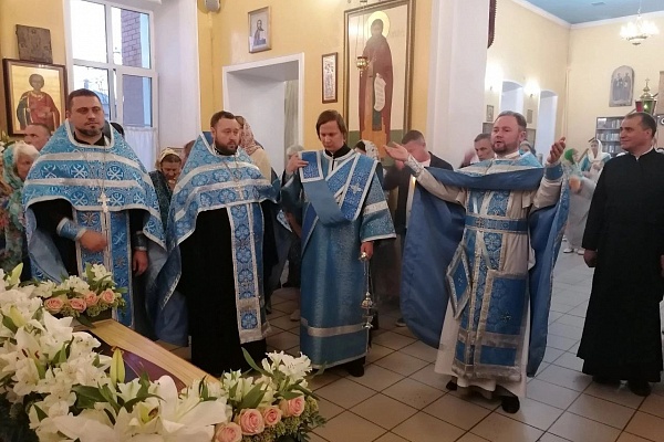 Всенощное бдение с чином Погребения Плащаницы Пресвятой Богородицы