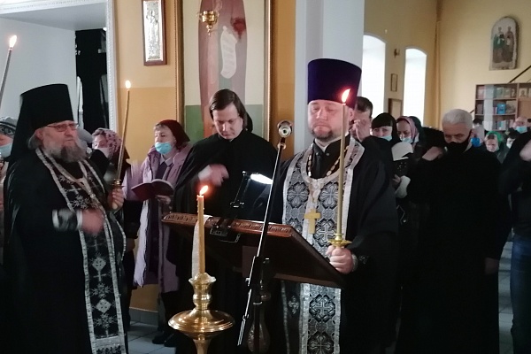 Протоиерей Александр Филиппов совершил повечерие с чтением Великого канона преподобного Андрея Критского