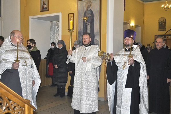 Всенощное бдение в канун празднования Собора Архистратига Михаила