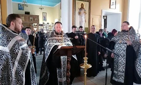 Протоиерей Александр Филиппов совершил утреню с чтением Великого канона преподобного Андрея Критского