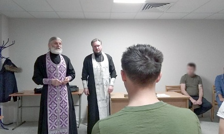 Священники посетили в госпитале раненных в СВО