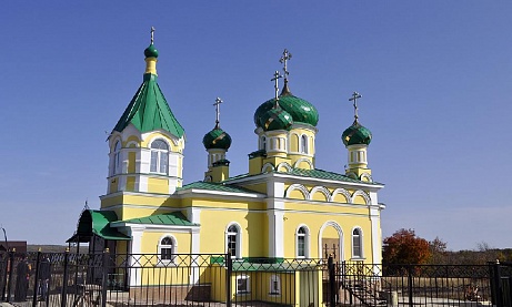 В строящемся храме в честь Святой Живоначальной Троицы в деревне Камайка был совершен водосвятный молебен