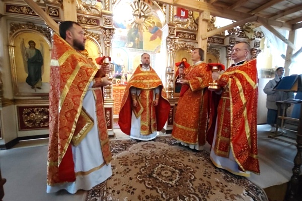 Празднование Воздвижения Животворящего Креста Господня