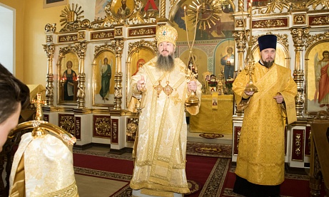 В день памяти святителя Николая Чудотворца митрополит Серафим совершил литургию в нашем храме