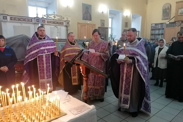 Вечернее богослужение в канун родительской субботы