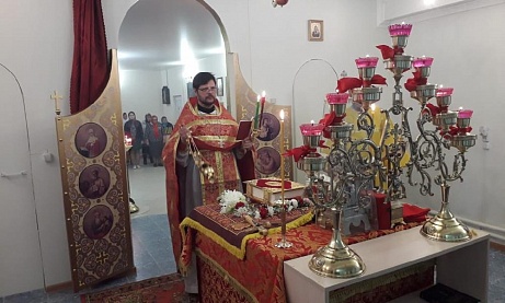 Иерей Сергий Беляков возглавил Пасхальную службу в Михайло-Архангельском молитвенном доме в с.Павло-Куракино 
