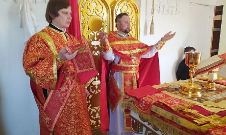 Протоиерей Александр Филиппов освятил место под строительство Воскресной школы в Камайке