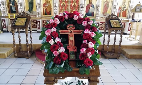 Всенощное бдение в канун празднования Происхождения (изнесения) Честных Древ Животворящего Креста Господня