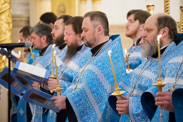 Протоиерей Александр Филиппов, протоиерей Антоний Шварёв и иерей Владимир Журавлев сослужили митрополиту Серафиму за вечерним богослужением в Спасском кафедральном соборе