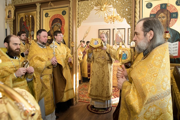 В день престольного праздника в Пензенской духовной семинарии митрополит Серафим наградил протоиерея Александра Филиппова Архиерейской благословенной грамотой