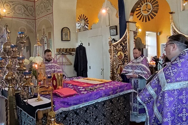 В субботу 1-ой седмицы Великого поста протоиерей Александр Филиппов совершил Божественную Литургию