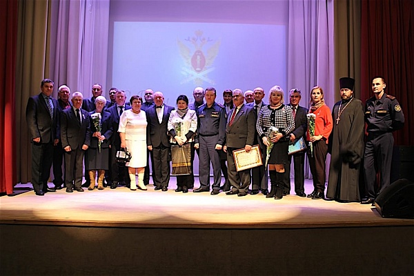 Протоиерей Антоний Шварев поздравил с праздником ветеранов уголовно-исполнительной системы