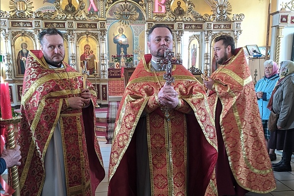 Богослужения в Неделю о расслабленом