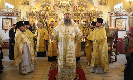 В Неделю по Рождестве Христовом митрополит Серафим совершил Литургию в нашем храме