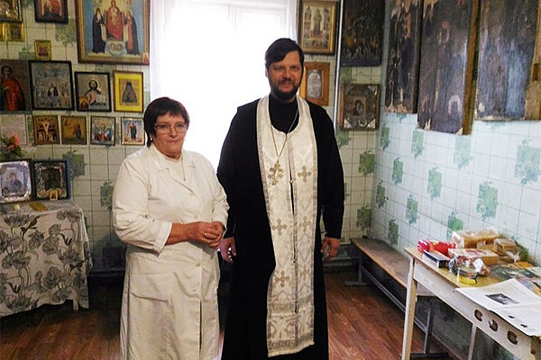 Иерей Сергий Беляков посетил Дом ночного пребывания