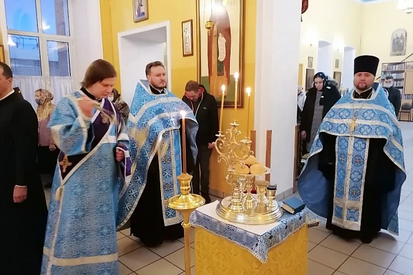 Всенощное бдение в канун праздника Сретение Господне