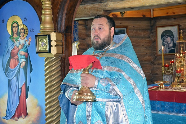 Протоиерей Антоний Шварёв совершил Божественную литургию в ИК-7