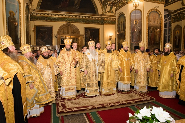 В канун дня памяти святителя Иннокентия Пензенского митрополит Серафим и архипастыри из соседних регионов совершили всенощное бдение в Успенском кафедральном соборе