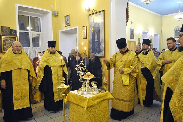 Всенощное бдение в канун престольного праздника святителя Николая Чудотворца