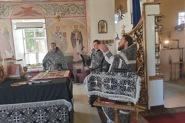 Протоиерей Антоний Шварёв совершил Божественную Литургию Преждеосвященных Даров