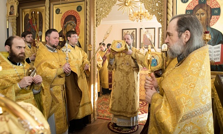 В день престольного праздника в Пензенской духовной семинарии митрополит Серафим наградил протоиерея Александра Филиппова Архиерейской благословенной грамотой