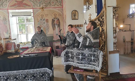 Протоиерей Антоний Шварёв совершил Божественную Литургию Преждеосвященных Даров