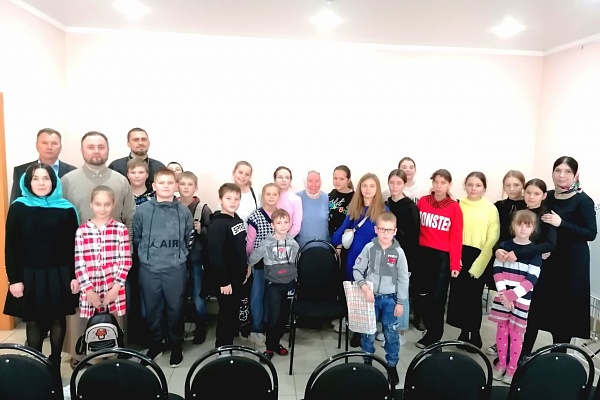 В воскресной школе состоялась встреча со старейшей сотрудницей епархиального управления