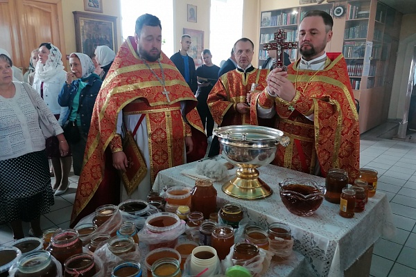 Празднование Происхождение Честных Древ Животворящего Креста Господня