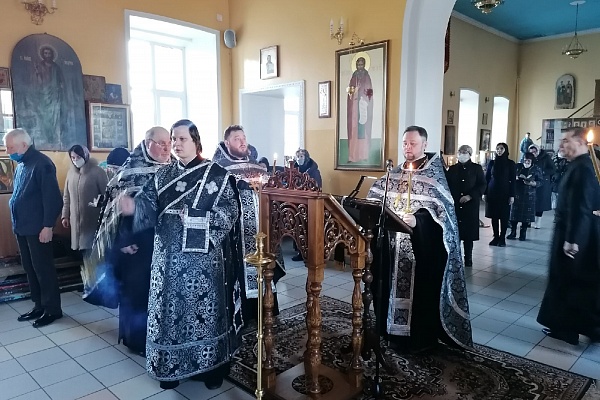  Протоиерей Александр Филиппов совершил вечерню с чином Пассии