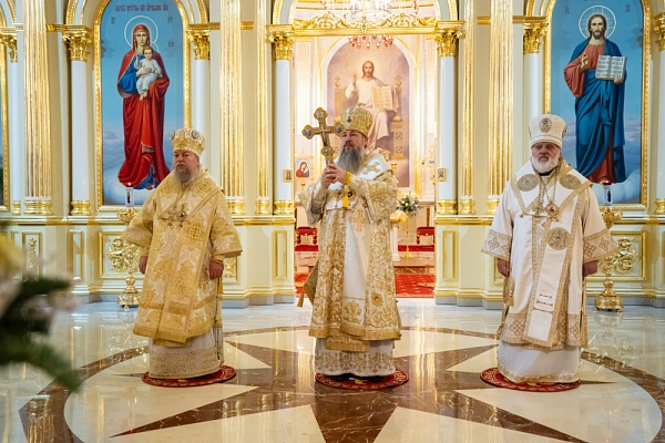 В праздник Рождества Христова протоиерей Александр Филиппов сослужил иерархам Пензенской митрополии за великой вечерней в Спасском кафедральном соборе