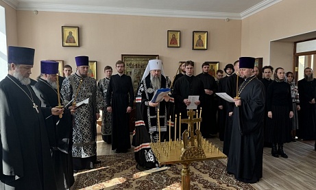 В понедельник первой седмицы Великого поста протоиерей Александр Филиппов сослужил митролиту Серафиму за великопостным богослужением в храме во имя святителя Иннокентия Иркутского при Пензенской духовной семинарии