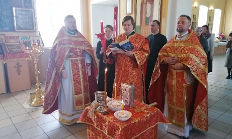 Протоиерей Александр Филиппов совершил литургию и благодарственный молебен за дарование Победы в Великой Отечественной войне