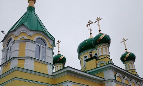 В строящемся храме в честь Святой Живоначальной Троицы в деревне Камайка был совершен водосвятный молебен