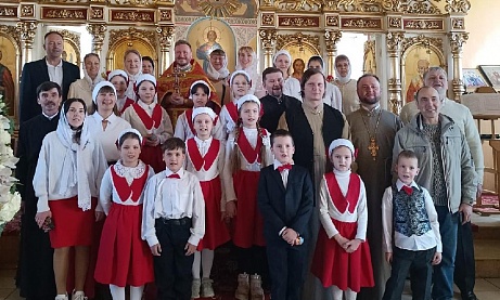 Поздравление от детского хора за утренним пасхальным богослужением