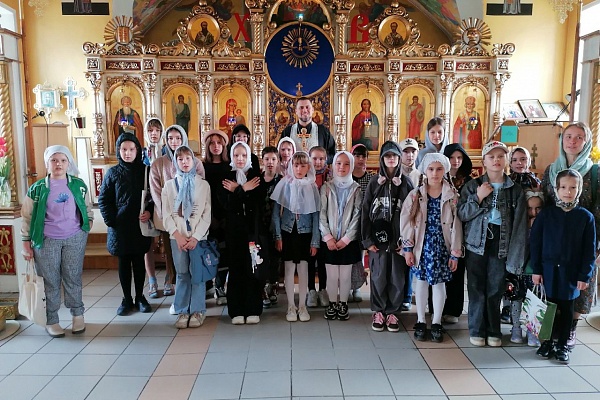 Иерей Владимир Журавлев встретился с воспитанниками детской школы искусств "Квинта" 