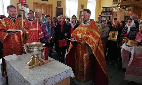 В пятницу Светлой седмицы протоиерей Александр Филиппов совершил Божественную литургию