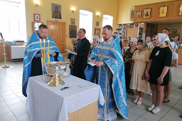 Протоиерей Александр Филиппов совершил литургию и молебен перед началом нового учебного года