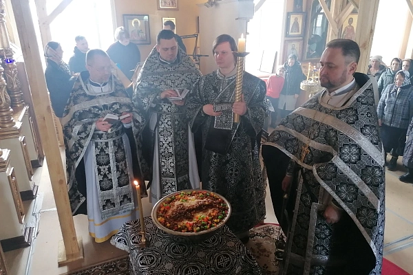 Протоиерей Александр Филиппов совершил Божественную Литургию Преждеосвященных Даров