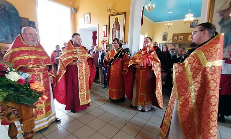 В понедельник Светлой седмицы протоиерей Александр Филиппов совершил Божественную литургию