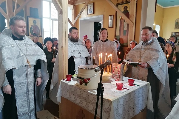 Протоиерей Александр Филиппов совершил Таинство Соборования