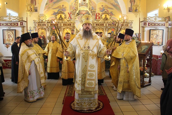 В Неделю по Рождестве Христовом митрополит Серафим совершил Литургию в нашем храме