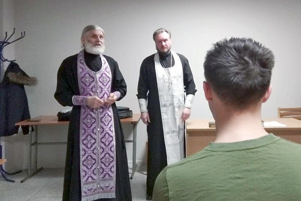 Священники посетили раненых во время специальной военной операции бойцов