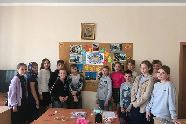 Начались учебные занятия в воскресной школе с детьми 