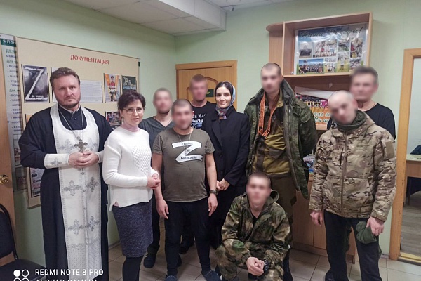 Иерей Сергий Карасев с волонтерами посетил мобилизованных воинов